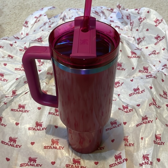Stanley 40oz Valentine’s Berry Truffle Quencher - Picture 7 of 8